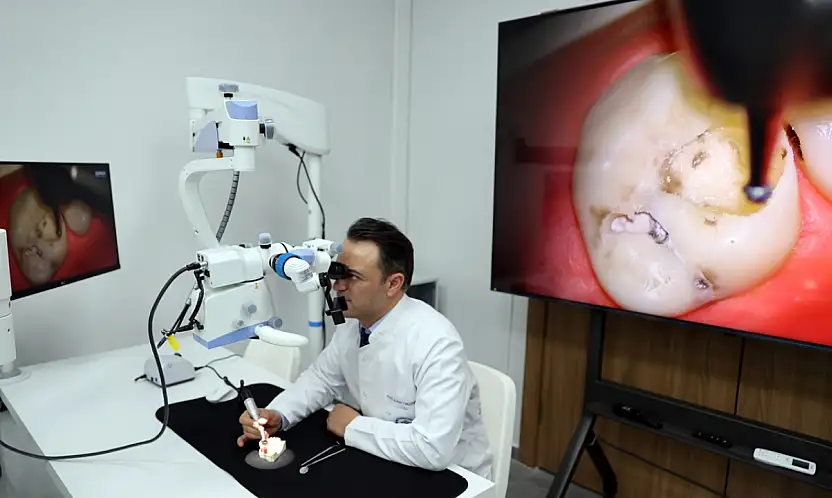 NEÜ'de mikroskop destekli tedavi: Dişlerin ömrü uzuyor!