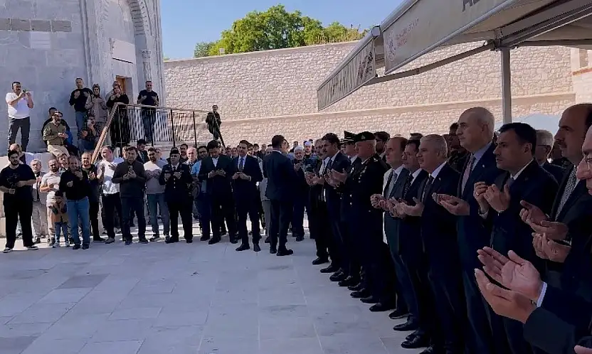 Numan Kurtulmuş Konya'da Sultanlar Türbesi'ndeki törene katıldı