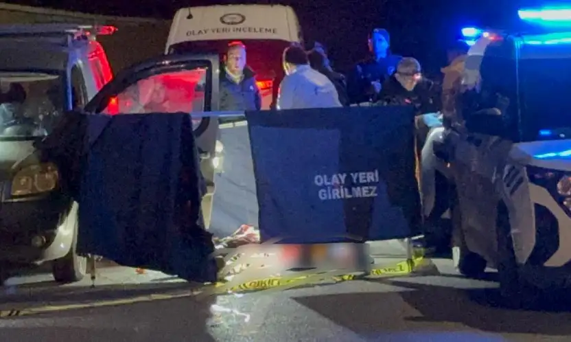 Önce boğazını kesti, sonra satırla saldırdı! Öfkeli kadın dehşet saçtı!