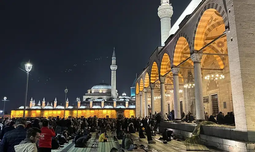 Regaib Kandili'nde Konya'da dualar yükseldi