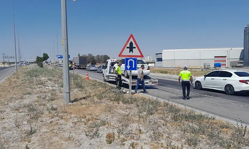 Son dakika: Konya 3 otomobil birbirine girdi trafik kilitlendi: 9 yaralı!