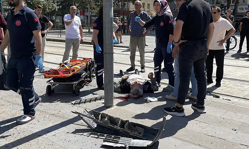 Son dakika: Konya'da kontrolden çıkan otomobil dehşet saçtı! Yaralılar var