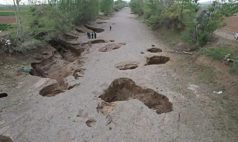 Toprak ayaklarımızın altından kayıyor! 150 bin kuyu Konya'yı yutuyor mu?