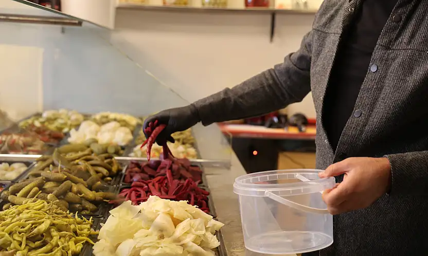 Turşu sezonu başladı! Bu yıl 85 çeşit tezgâhlarda yerini aldı