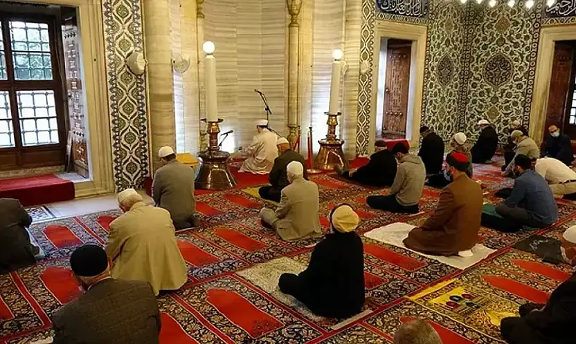 Üç ayların ilk müjdesi: Regaip Kandili