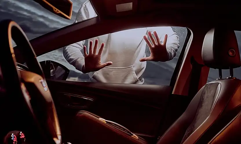 Vahşetin Böylesi: 19 Yaşındaki Genci Gasp Edip Soydular!