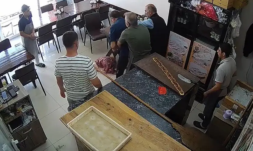 Yer Konya: Yemek yerken boğuluyordu, esnaf saniyeler içinde böyle kurtardı