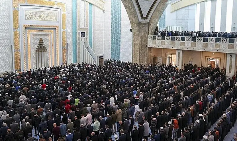 Yılın ilk Cuma hutbesi! 'Her Şey Allah'ı Anlatır'